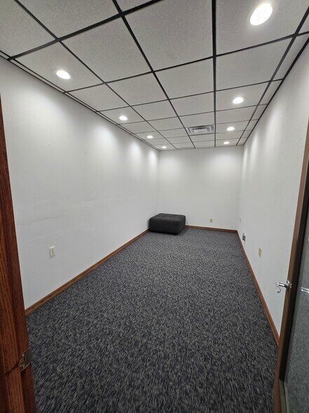 More Photos Of 2728 Williams Ave, Woodward General Retail For Lease