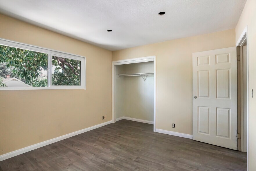 More Photos Of 1001-1003 W Myrtle St, Santa Ana Specialty For Sale