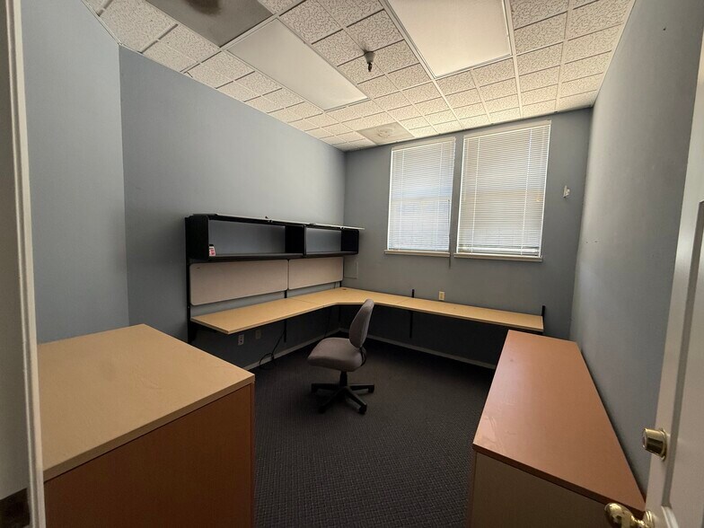More Photos Of 1420 W Kettleman Ln, Lodi Unknown For Lease