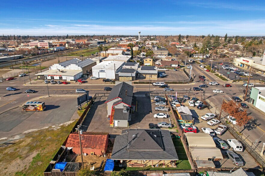 More Photos Of 104 E Lodi Ave, Lodi Storefront Retail Office For Sale