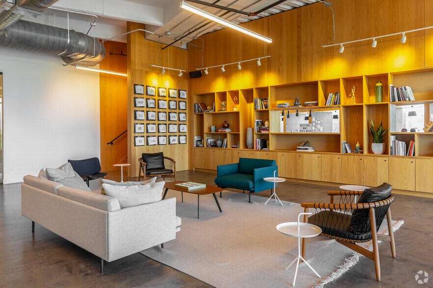More Photos Of 2550 Pacific Ave, Dallas Coworking Space