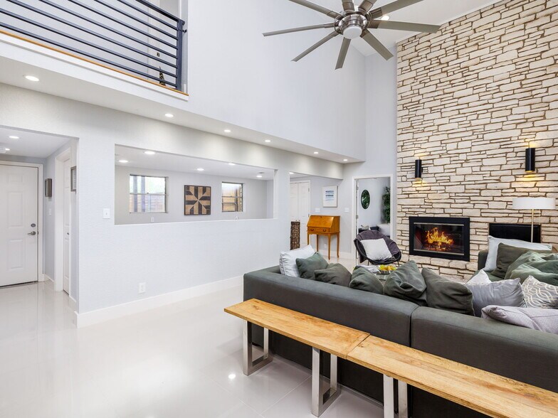 More Photos Of 1115 W Slaughter Ln, Austin Office Residential For Lease