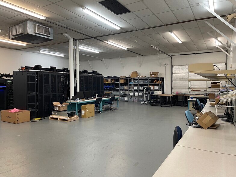 More Photos Of 10595 Westoffice Dr, Houston Light Distribution For Lease