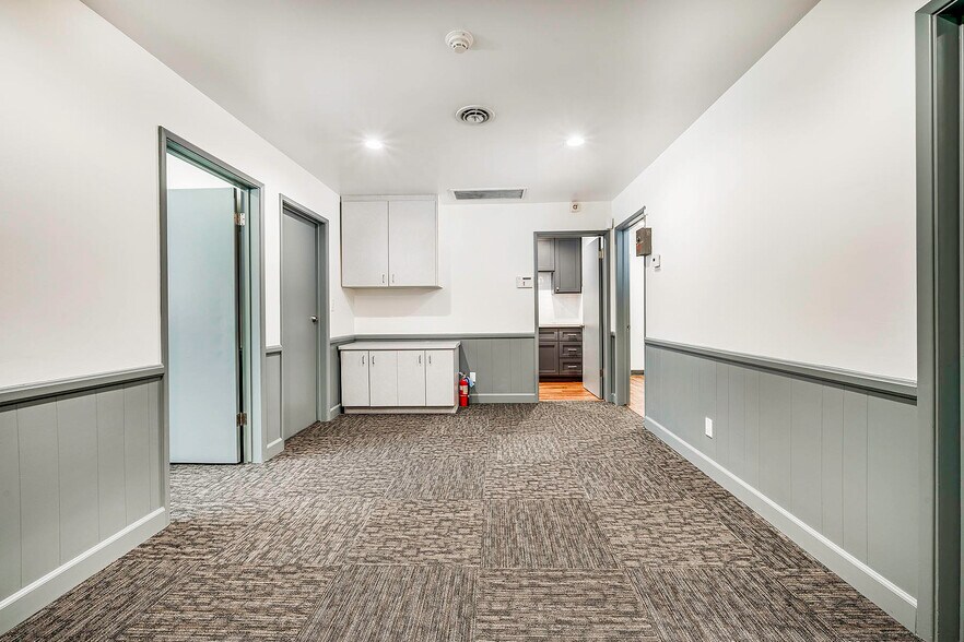 More Photos Of 1324-1332 N Avalon Blvd, Wilmington Office For Lease