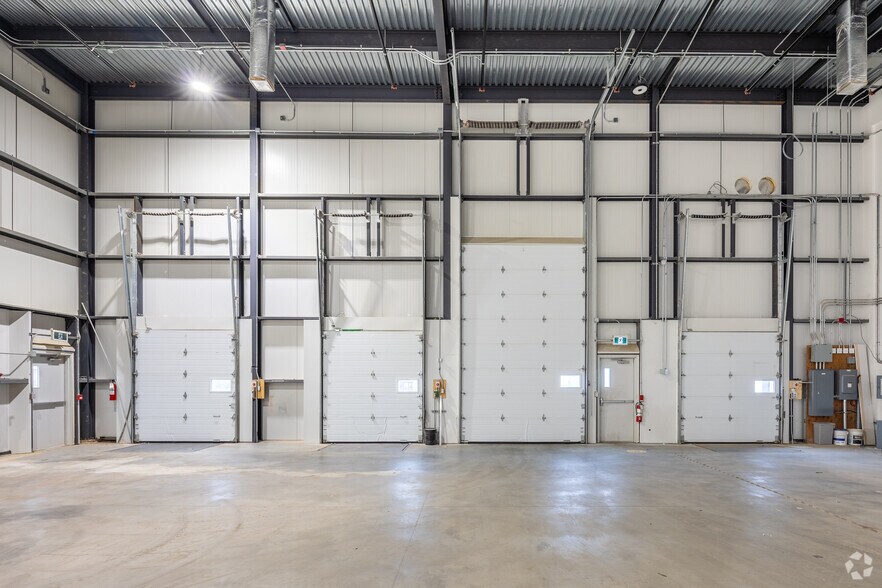 More Photos Of 4177-4233 Rue Marcel Lacasse, Boisbriand Industrial For Lease