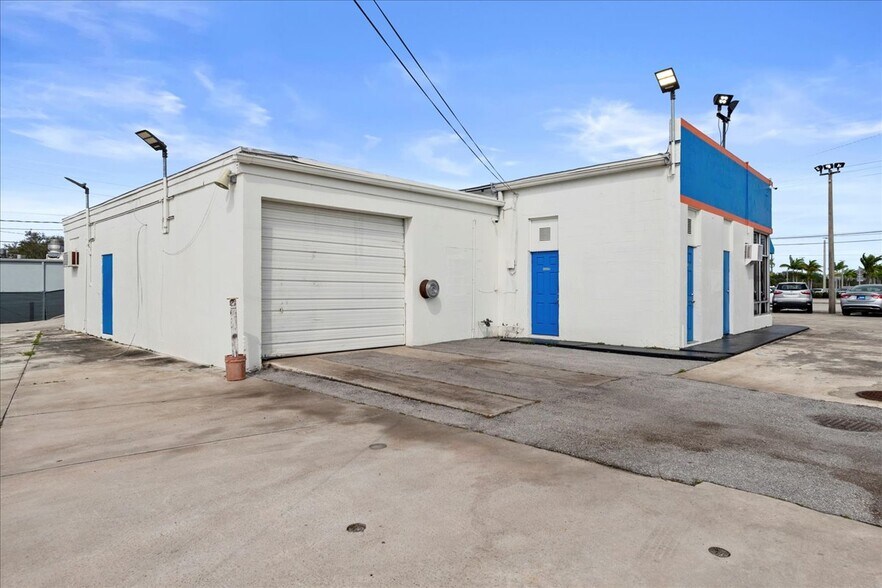 More Photos Of 2008 Okeechobee Blvd, West Palm Beach Auto Dealership For Sale