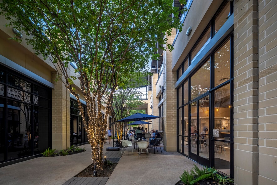 More Photos Of 800 Town & Country Blvd, Houston Unknown For Lease