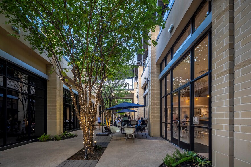 More Photos Of 800 Town & Country Blvd, Houston Unknown For Lease