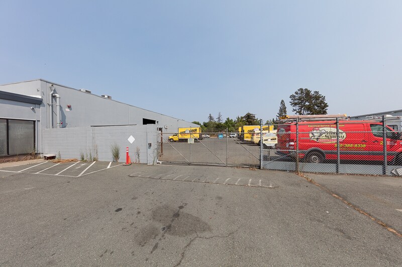 More Photos Of 1400 Petaluma Hill Rd, Santa Rosa Showroom For Sale