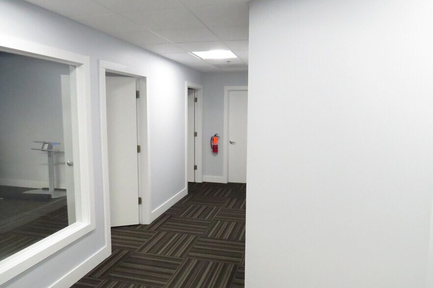 More Photos Of 123-125 N Main St, Crown Point Loft Creative Space For Lease