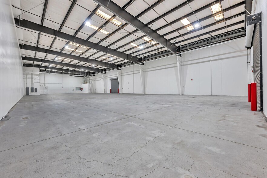 More Photos Of 1851 Airway Dr, Hollister Light Distribution For Lease