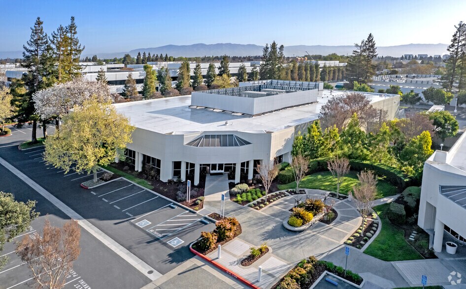 More Photos Of 310 Deguigne Dr, Sunnyvale Research And Development For Lease