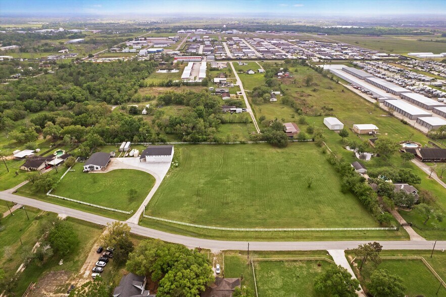 More Photos Of 17810 County Road 125, Pearland Flex For Sale