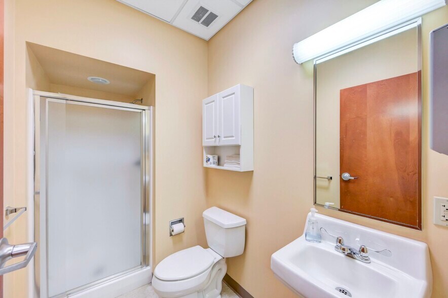 More Photos Of 1110 Clay Ave, Dunmore Medical For Lease