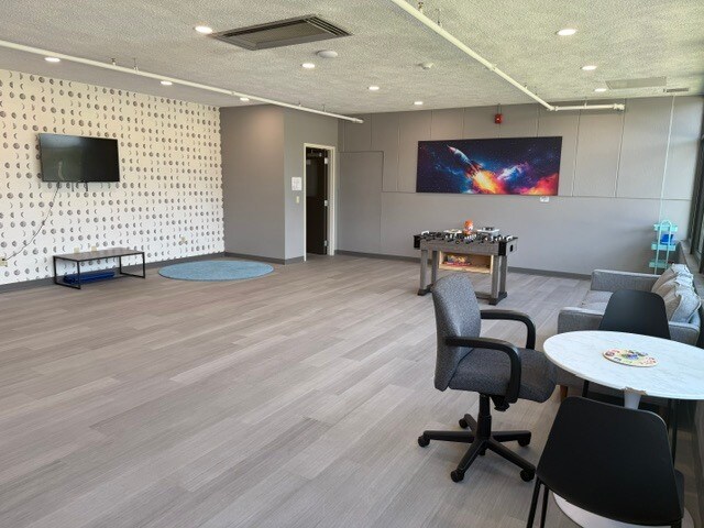More Photos Of 1015 W Indiana St, Evansville Office For Lease