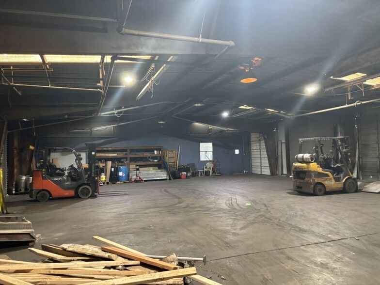 More Photos Of 510 Thatcher St, Saint Louis Truck Terminal For Sale