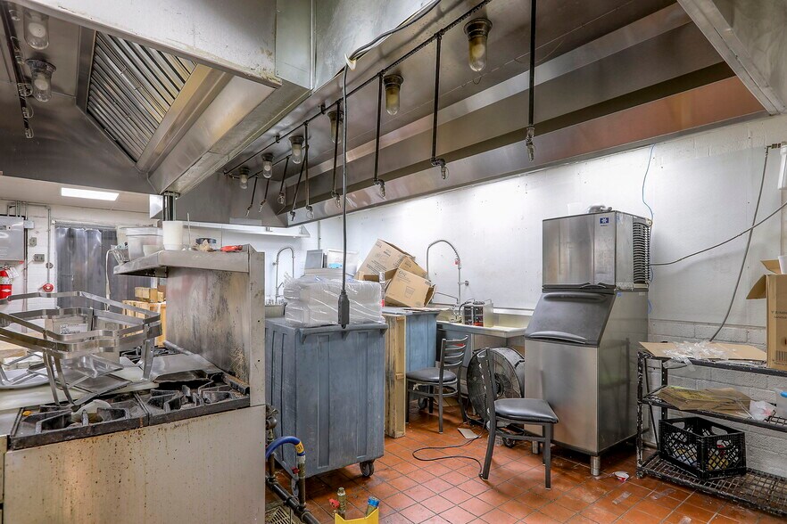 More Photos Of 330 E 135th St, Kansas City Restaurant For Sale