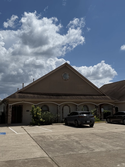 Primary Photo Of 20911 Kingsland Blvd, Katy Medical For Lease