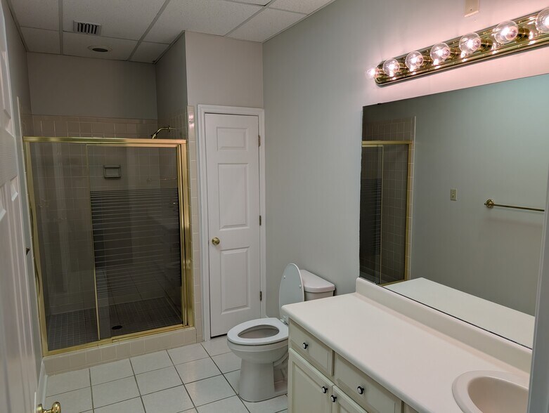 More Photos Of 1709 River St, Valdosta Office For Lease