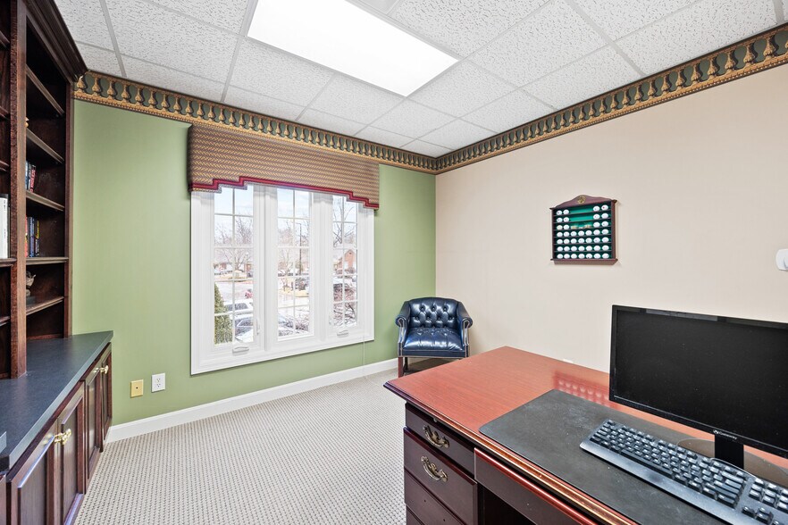More Photos Of 303 Middletown Pky, Louisville Office For Sale