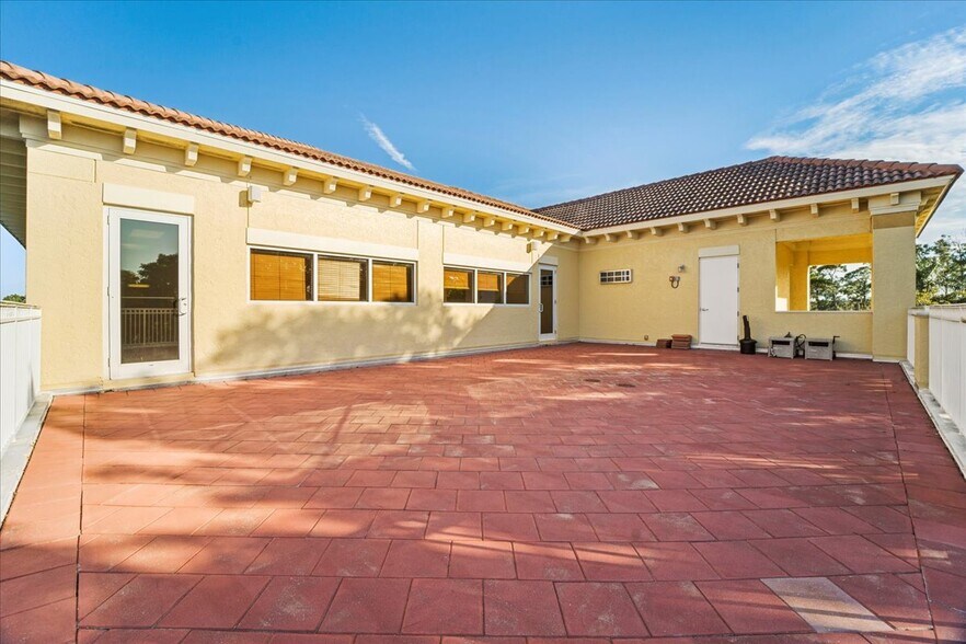 More Photos Of 3415 Radio Rd, Naples Office For Sale