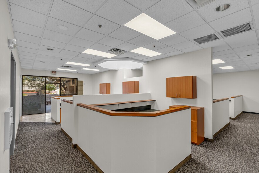 More Photos Of 15490 N 83rd Way, Scottsdale Warehouse For Lease