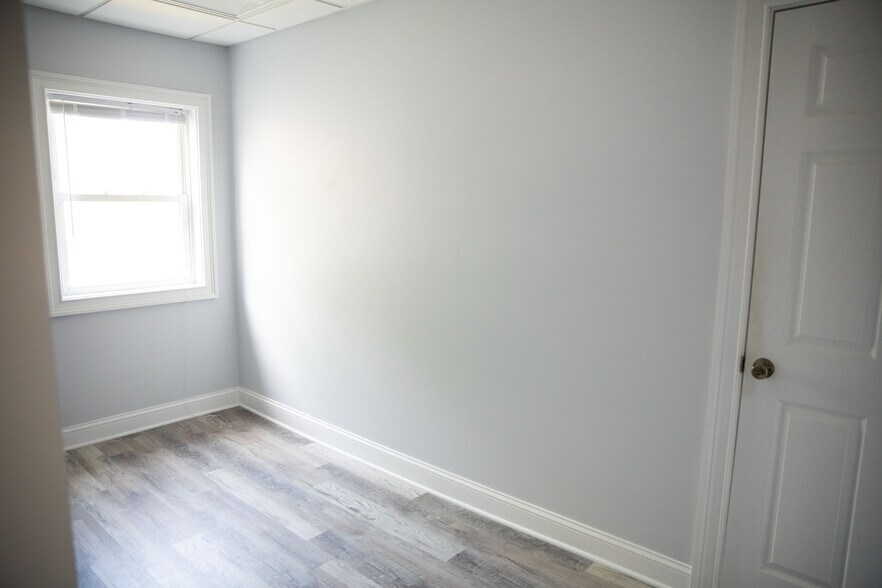 More Photos Of 285 W Main St, Sayville Office For Lease