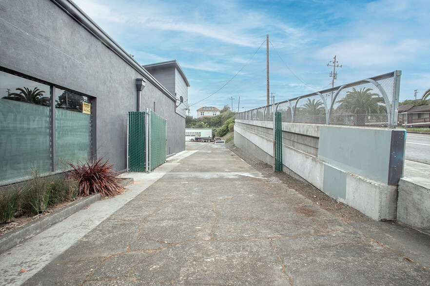 More Photos Of 2029 Broadway St, Eureka Storefront Retail Office For Sale