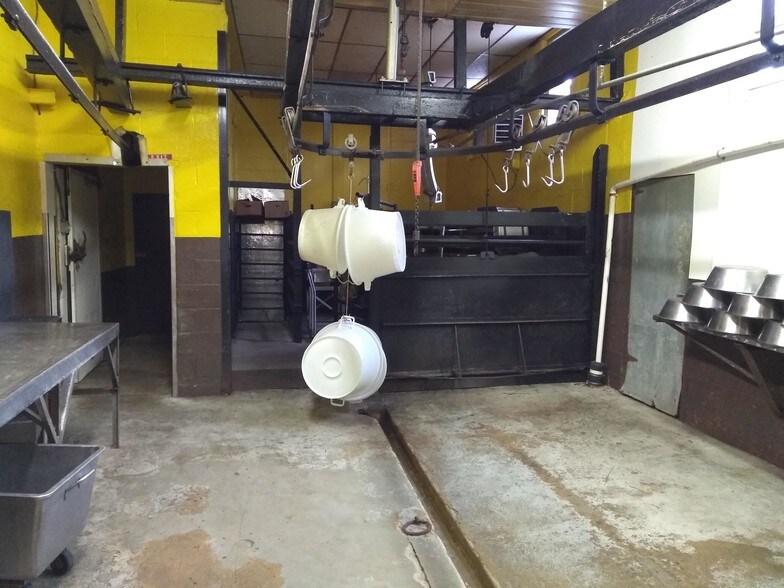 More Photos Of 124 Mahoning Dr E, Lehighton Storefront For Sale