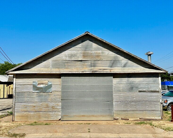 More Photos Of 400 Echo st, Graham Freestanding For Sale