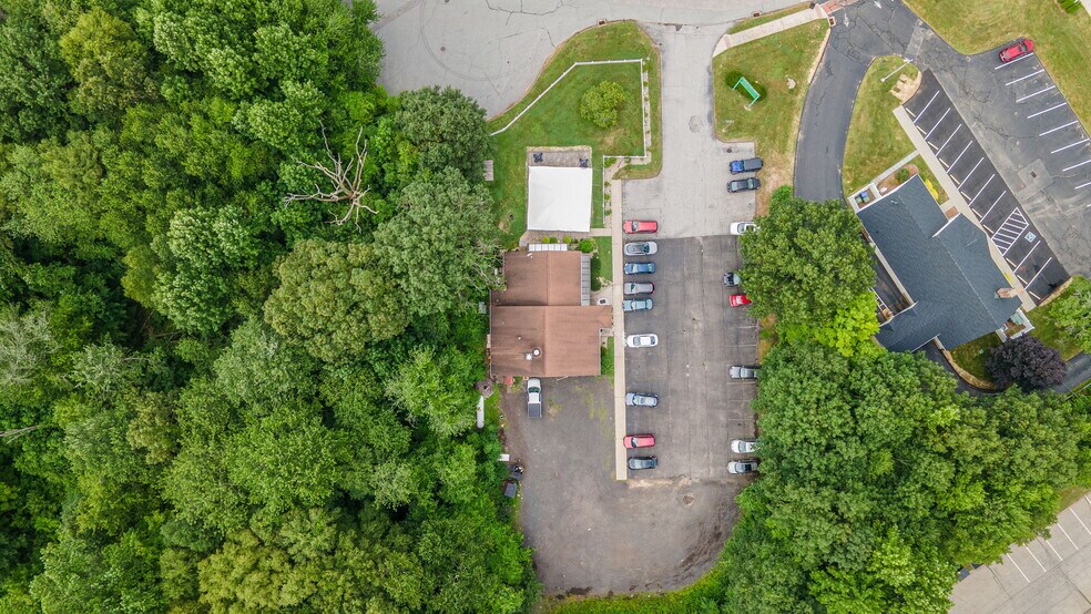 More Photos Of 7 Independence Dr, Marlborough Freestanding For Sale