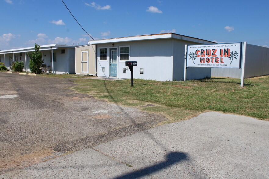 More Photos Of 1330 S Commercial St, Aransas Pass Hotel For Sale