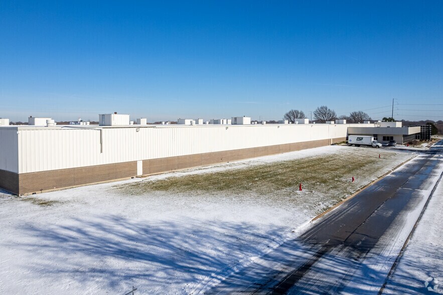 More Photos Of 14000 Marshall Dr, Lenexa Warehouse For Lease