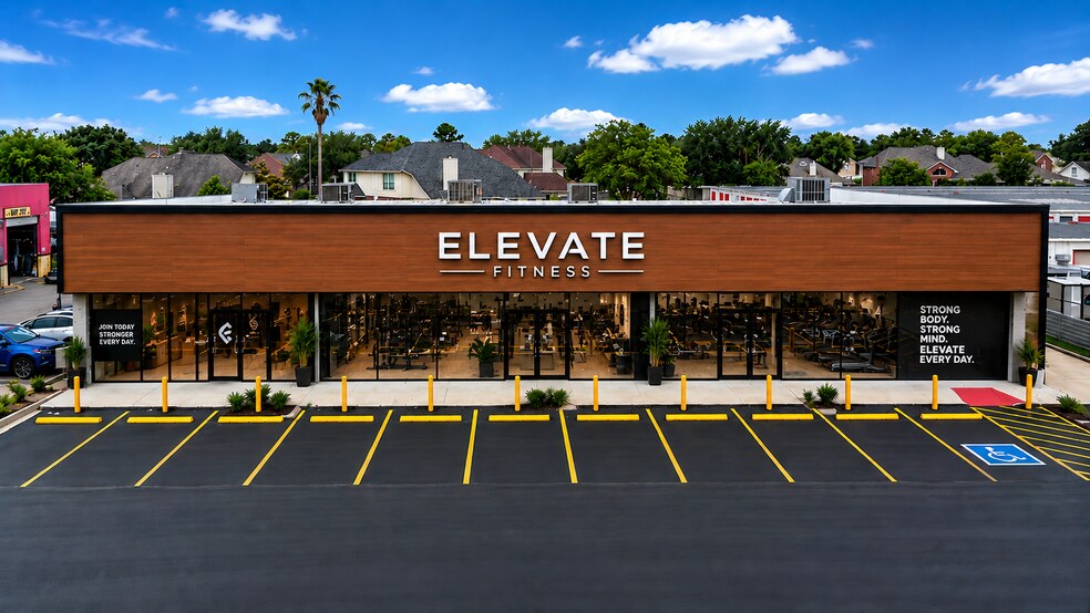 More Photos Of 7850 Highway 6 S, Houston Freestanding For Lease
