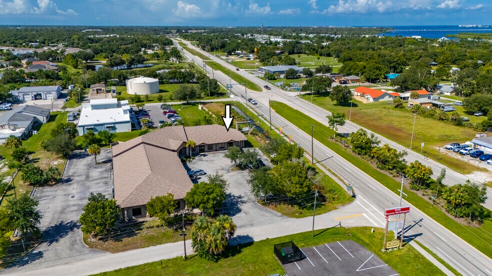 More Photos Of 5260 Duncan Rd, Punta Gorda Showroom For Sale