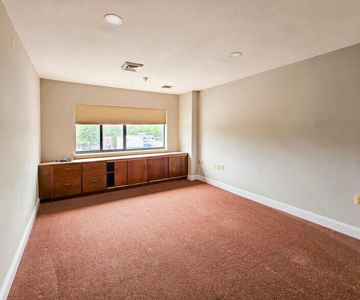 More Photos Of 6301 Foxley Rd, Upper Marlboro Light Manufacturing For Sale