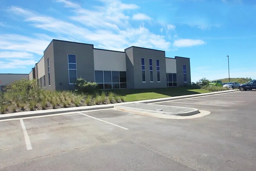 More Photos Of 410 Travertine, Ardmore Office For Sale