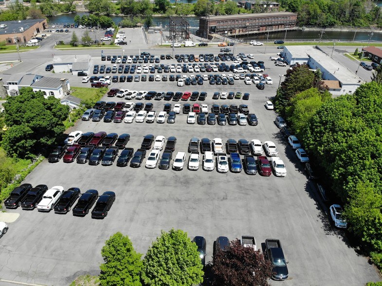 More Photos Of 420 W 1st St, Oswego Auto Dealership For Sale