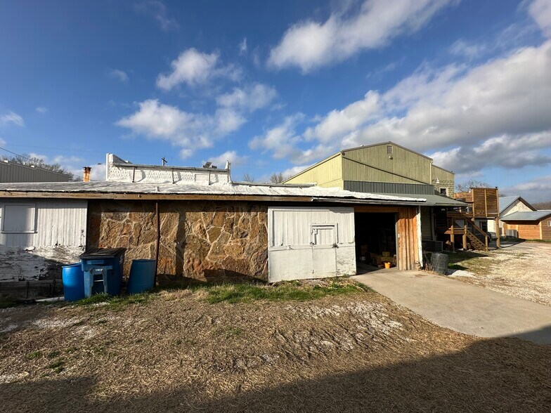 More Photos Of 209-215 E Pickens Rd, Pea Ridge General Retail For Sale