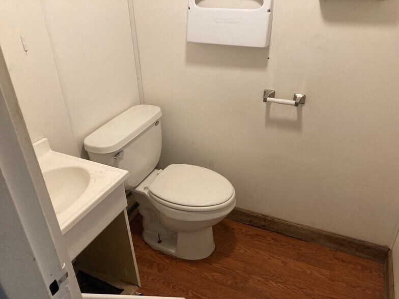 More Photos Of 6404 Maccorkle Ave, Saint Albans Office For Lease