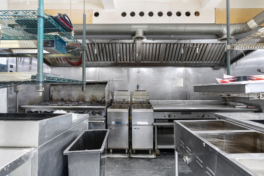 More Photos Of 13 Park Ave, Hadley Restaurant For Sale