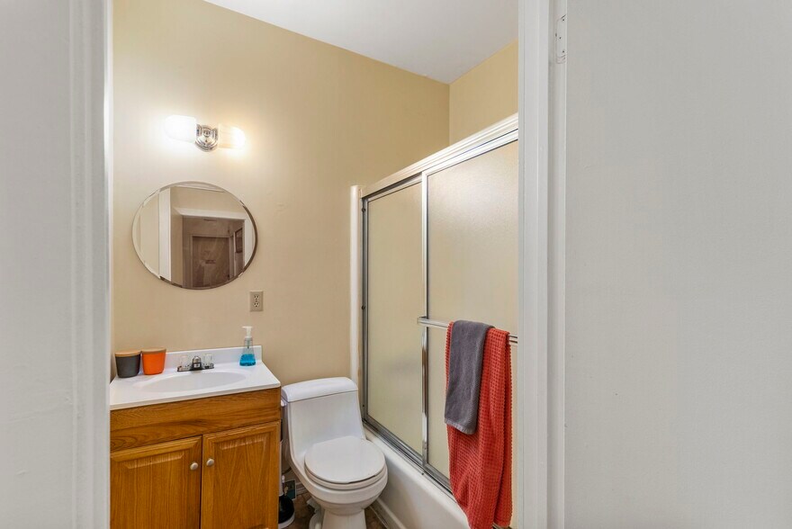 More Photos Of 936 Water St, Port Townsend Storefront Retail Residential For Sale