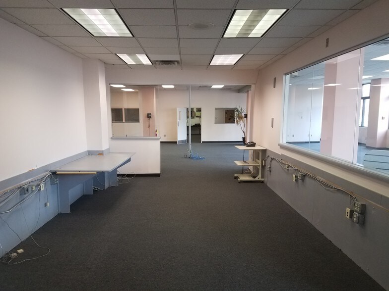 More Photos Of 1452 4th Ave, Huntington General Retail For Lease