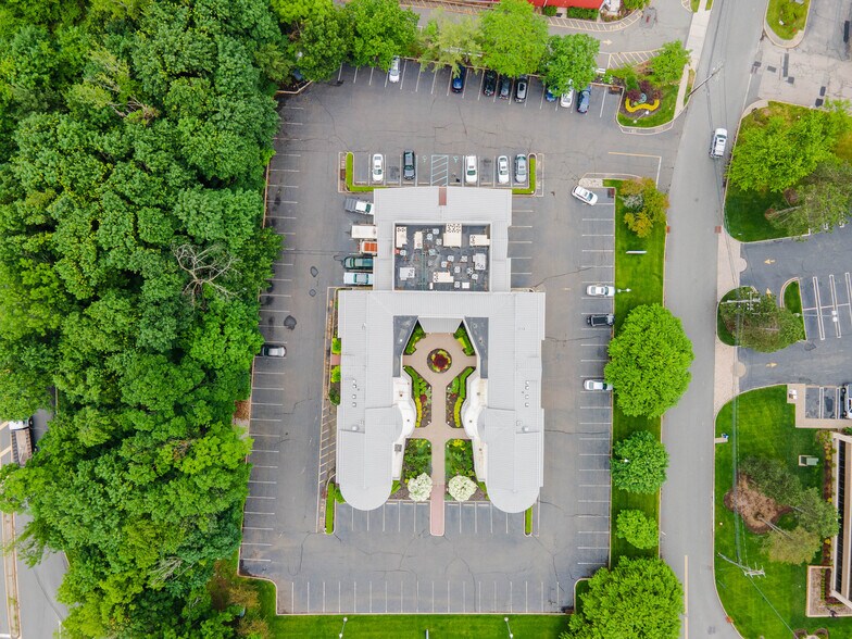 More Photos Of 860 Wyckoff Ave, Mahwah Medical For Lease