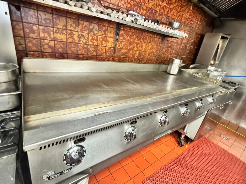 More Photos Of 3707 30th Ave, Kenosha Restaurant For Sale