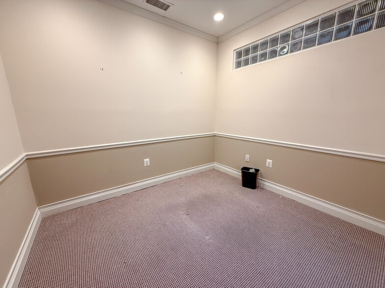 More Photos Of 89 Duke St, Prince Frederick Freestanding For Lease