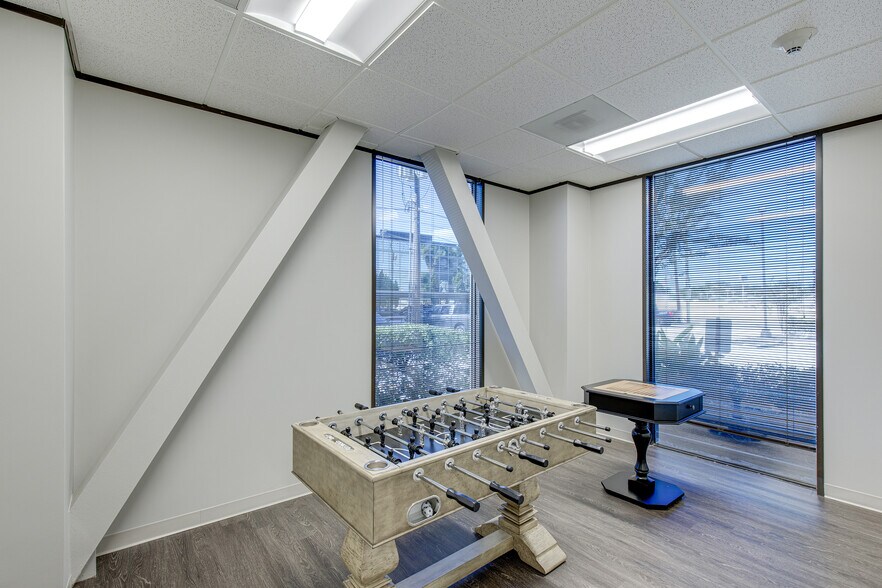 More Photos Of 11211 Katy Fwy, Houston Office For Lease