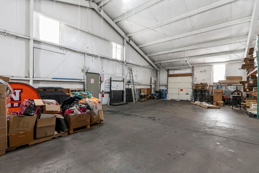 More Photos Of 721 N 2nd St, Rogers General Retail For Lease