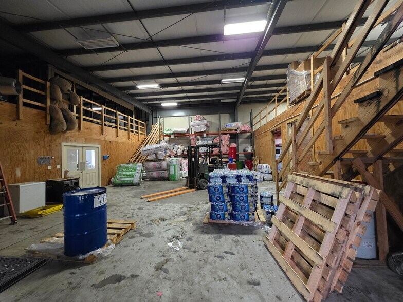More Photos Of 2050 Old Bailey Rd, Ridgeland Showroom For Lease