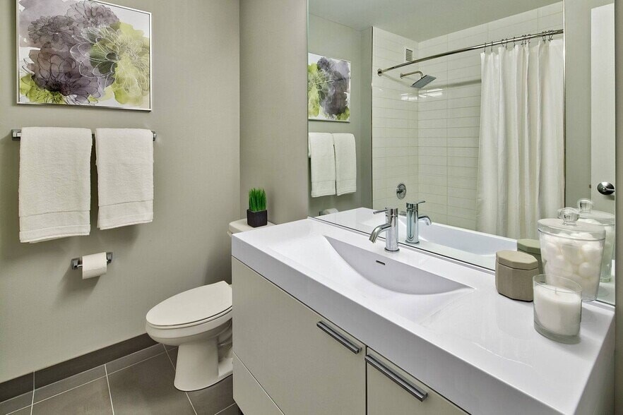 More Photos Of 2623-2627 N Clark St, Chicago Apartments For Lease